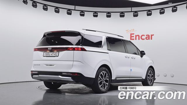 Kia Canival 2021 — photo 2