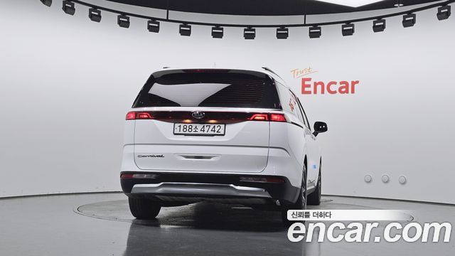 Kia Canival 2021 — photo 4
