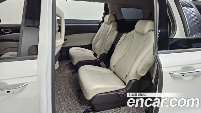 Kia Canival 2021 — photo 17