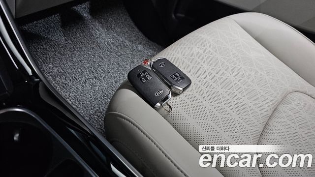 Kia Canival 2021 — photo 21