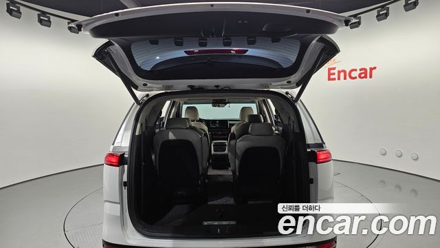 Kia Canival 2021 — photo 24