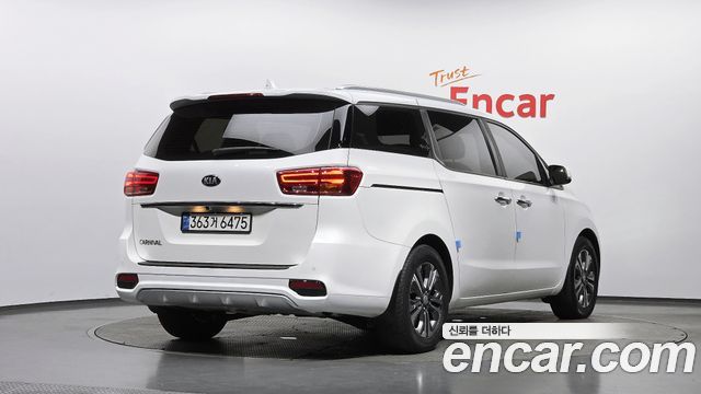 Kia Canival 2020 — photo 2