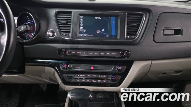 Kia Canival 2020 — photo 16