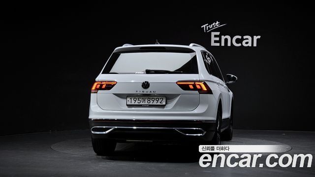 Volkswagen Tiguan 2022 — photo 4