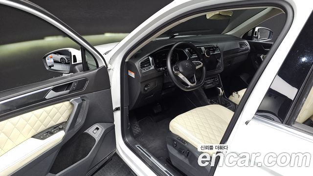 Volkswagen Tiguan 2022 — photo 17
