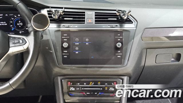 Volkswagen Tiguan 2022 — photo 23