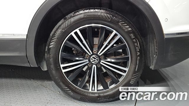 Volkswagen Tiguan 2022 — photo 7