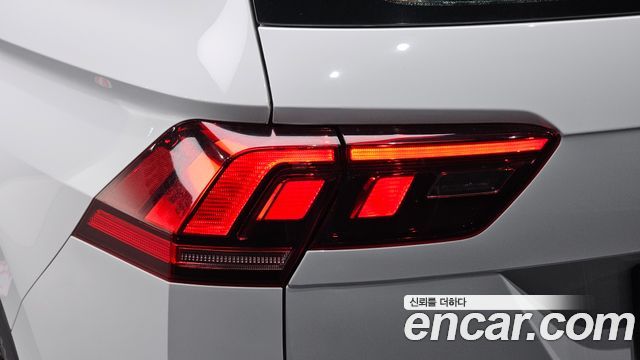 Volkswagen Tiguan 2022 — photo 9