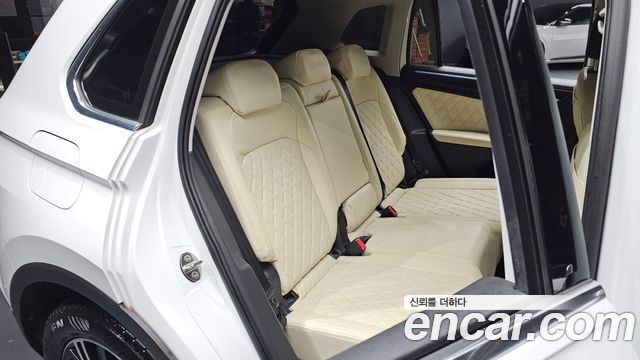 Volkswagen Tiguan 2022 — photo 16