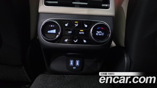 Genesis GV70 2023 — photo 19
