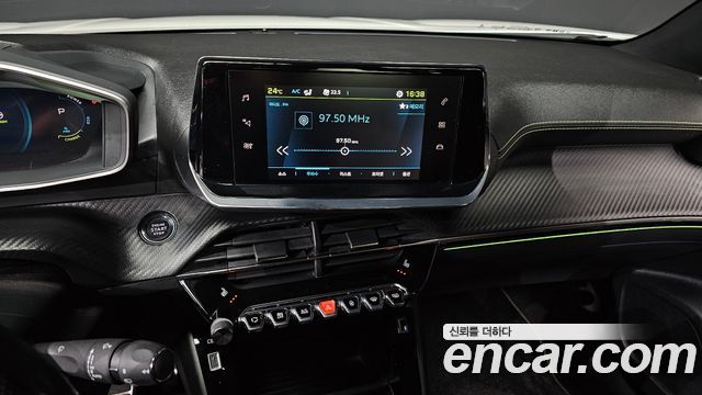 Peugeot 2008 2022 — photo 19