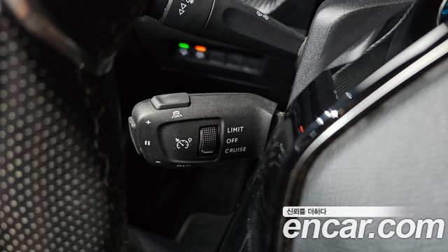 Peugeot 2008 2022 — photo 25