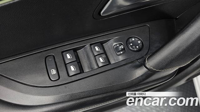 Peugeot 2008 2022 — photo 28