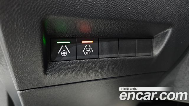 Peugeot 2008 2022 — photo 31