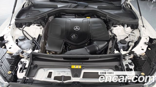 Mercedes-Benz GLC-Class 2025 — photo 6