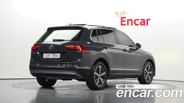 Volkswagen Tiguan 2018 — photo 2