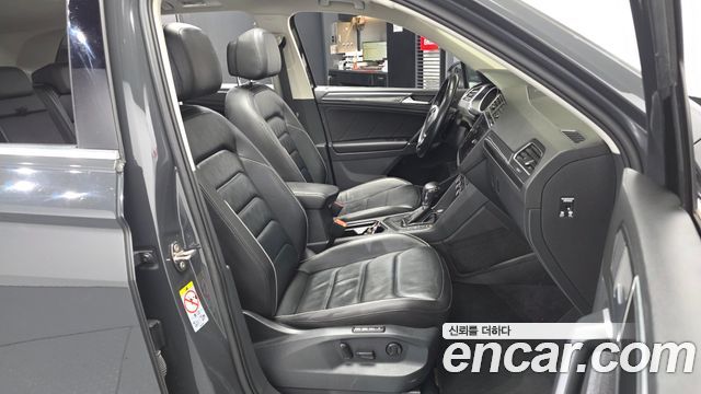 Volkswagen Tiguan 2018 — photo 17