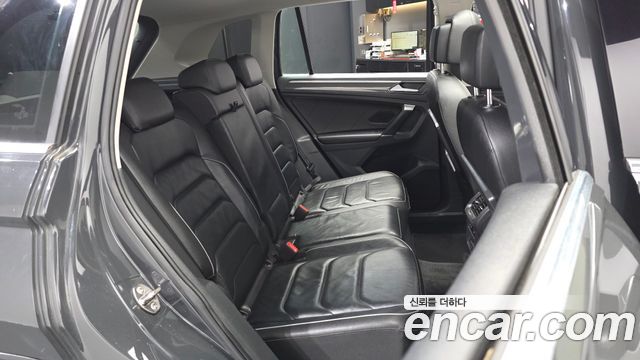 Volkswagen Tiguan 2018 — photo 18