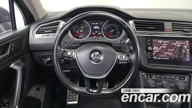 Volkswagen Tiguan 2018 — photo 19