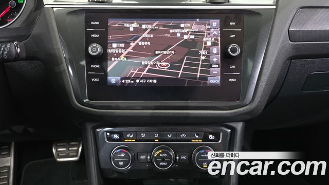 Volkswagen Tiguan 2018 — photo 21