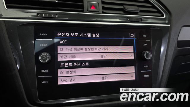 Volkswagen Tiguan 2018 — photo 24