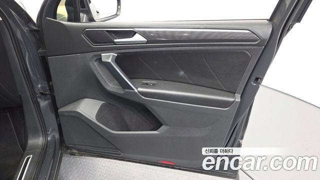 Volkswagen Tiguan 2018 — photo 14