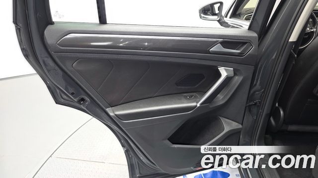 Volkswagen Tiguan 2018 — photo 15