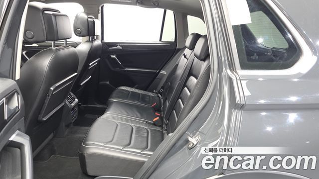Volkswagen Tiguan 2018 — photo 16