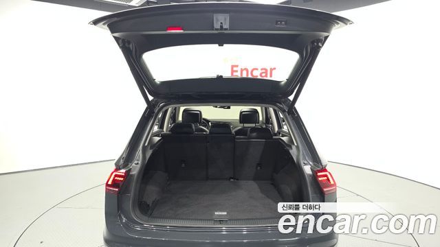 Volkswagen Tiguan 2018 — photo 29