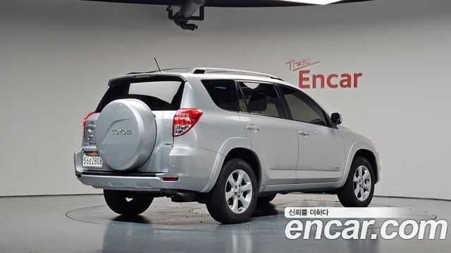 Toyota RAV4 2011 — photo 2