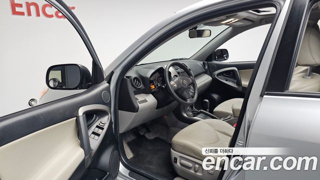 Toyota RAV4 2011 — photo 13