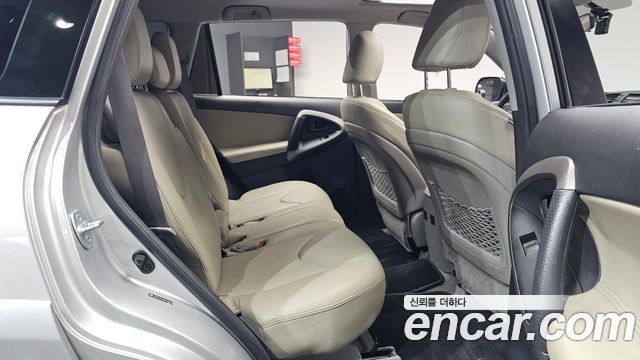Toyota RAV4 2011 — photo 17