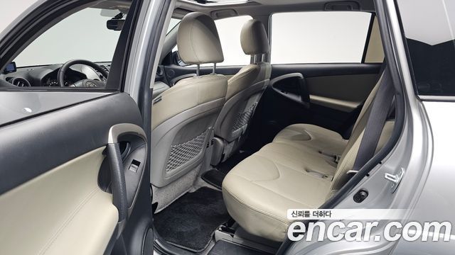 Toyota RAV4 2011 — photo 18