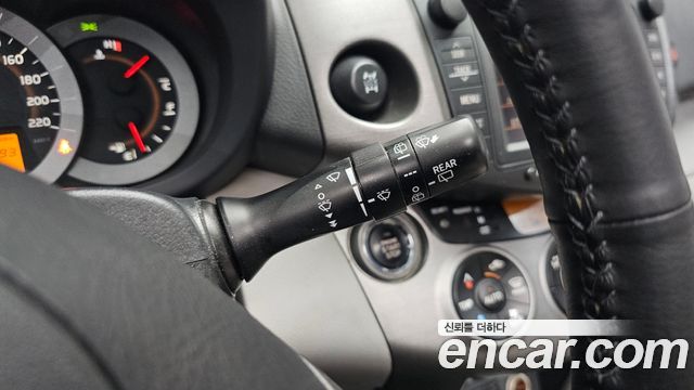 Toyota RAV4 2011 — photo 25