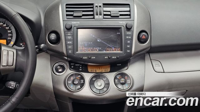 Toyota RAV4 2011 — photo 26