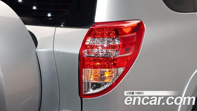 Toyota RAV4 2011 — photo 9