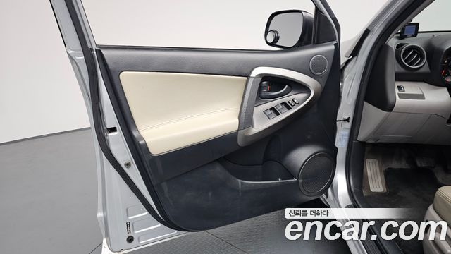 Toyota RAV4 2011 — photo 14