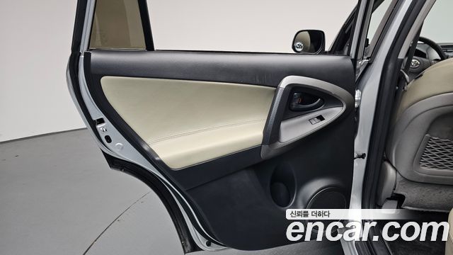 Toyota RAV4 2011 — photo 15