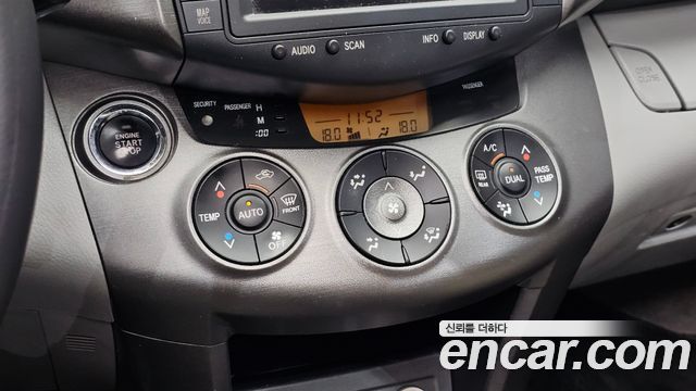 Toyota RAV4 2011 — photo 30