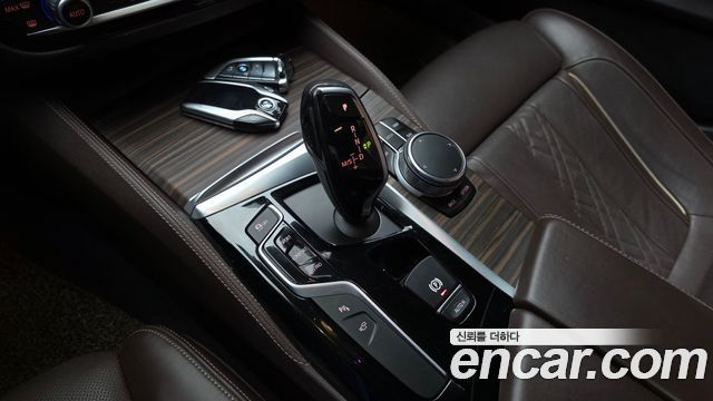 BMW 5-Series 2017 — photo 12