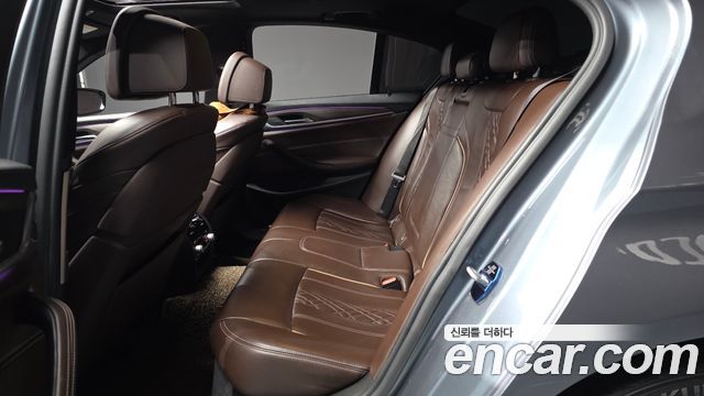 BMW 5-Series 2017 — photo 17