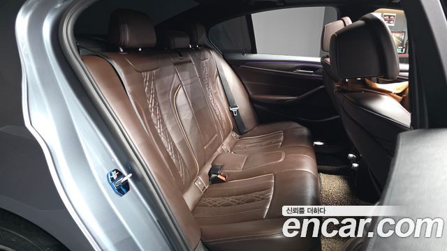 BMW 5-Series 2017 — photo 18