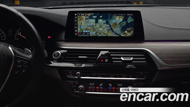 BMW 5-Series 2017 — photo 21