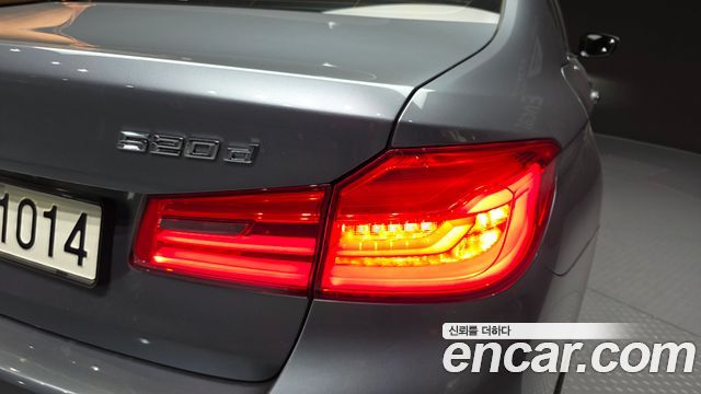 BMW 5-Series 2017 — photo 9