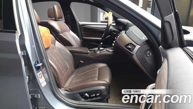 BMW 5-Series 2017 — photo 16