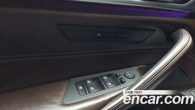 BMW 5-Series 2017 — photo 31