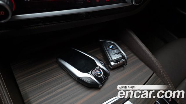 BMW 5-Series 2017 — photo 32