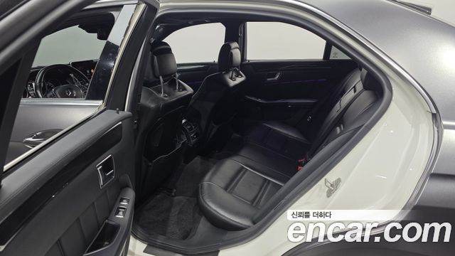 Mercedes-Benz E-Class 2014 — photo 11