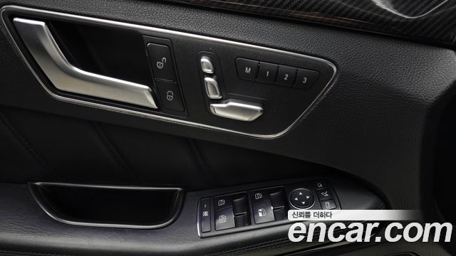 Mercedes-Benz E-Class 2014 — photo 12