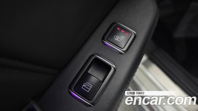 Mercedes-Benz E-Class 2014 — photo 19